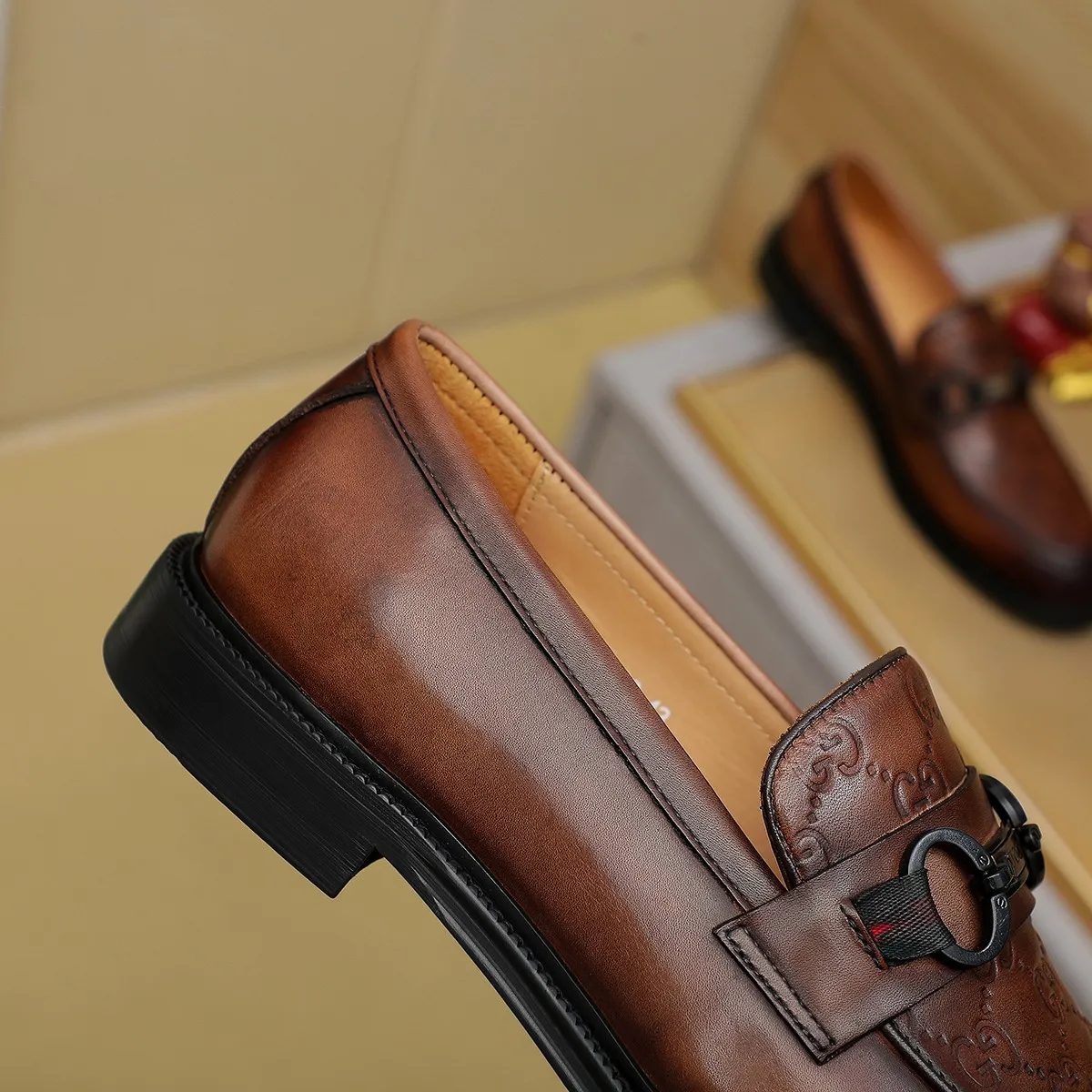 Men's shoes 💰460 💰💰Gucci official website men's business formal leather shoes update💥Hong Kong counters synchronize new styles💥completely one to one replica shipment👍zero difference in counter quality 0⃣️all made of imported first-layer cowhide on the outside with original hardware buckles➕water-dyed🐂leather lining production, color, code matching 39-44 (customized at 38.45.46)……